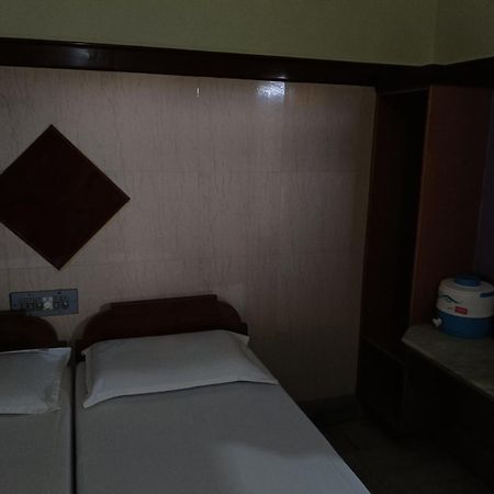 Krishna Lodge Tiruchirappalli ภายนอก รูปภาพ