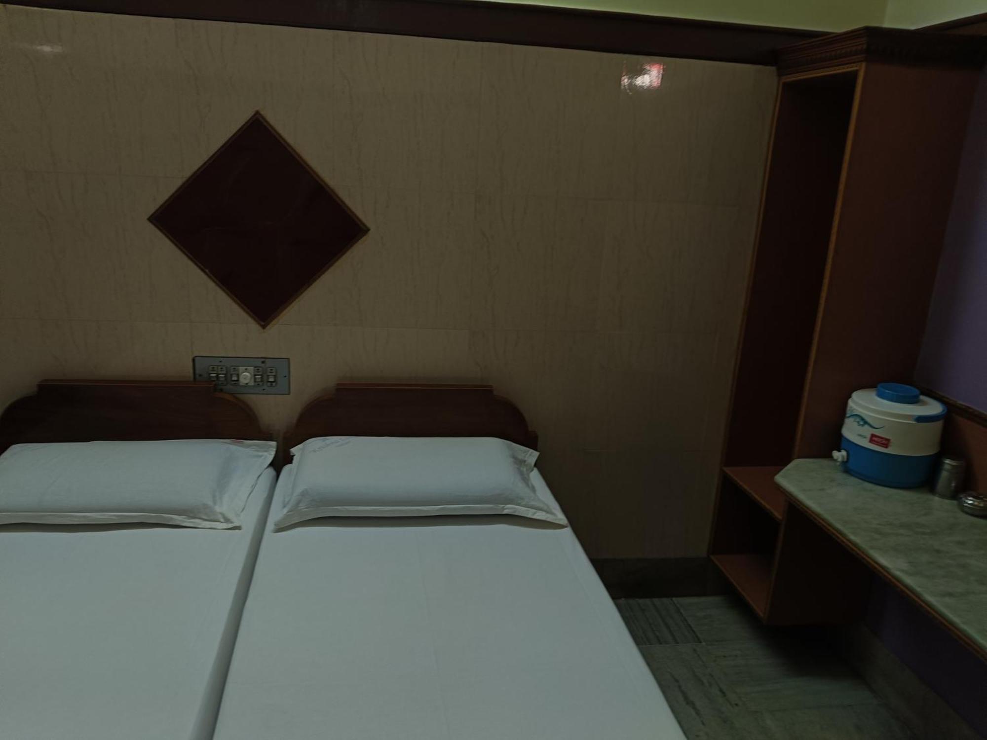 Krishna Lodge Tiruchirappalli ภายนอก รูปภาพ