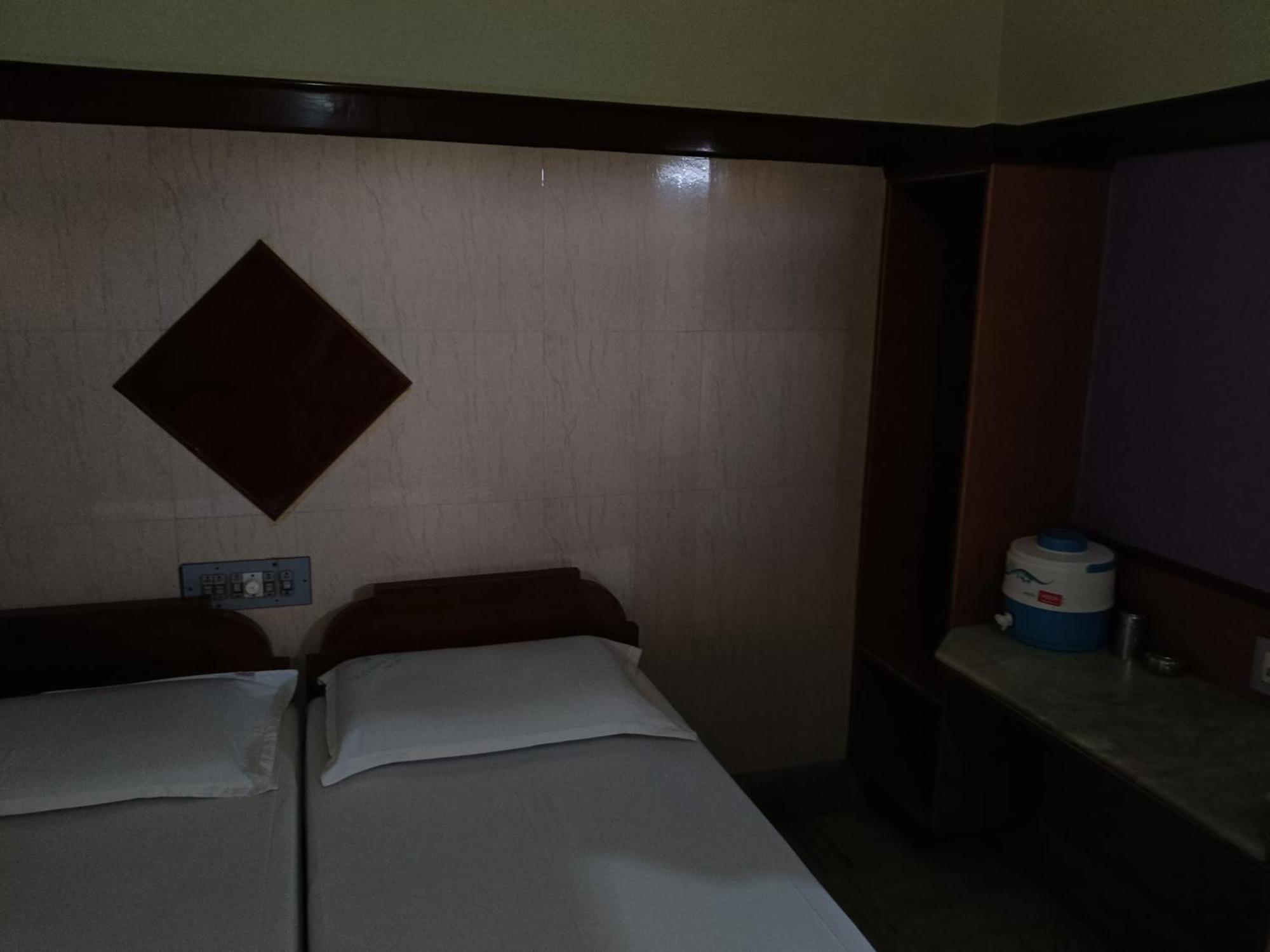 Krishna Lodge Tiruchirappalli ภายนอก รูปภาพ