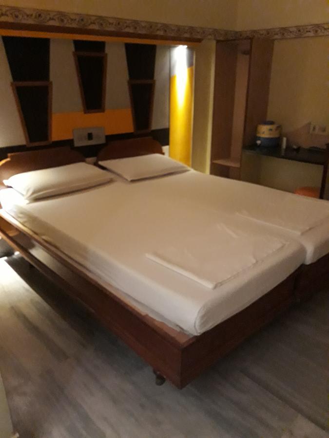 Krishna Lodge Tiruchirappalli ภายนอก รูปภาพ