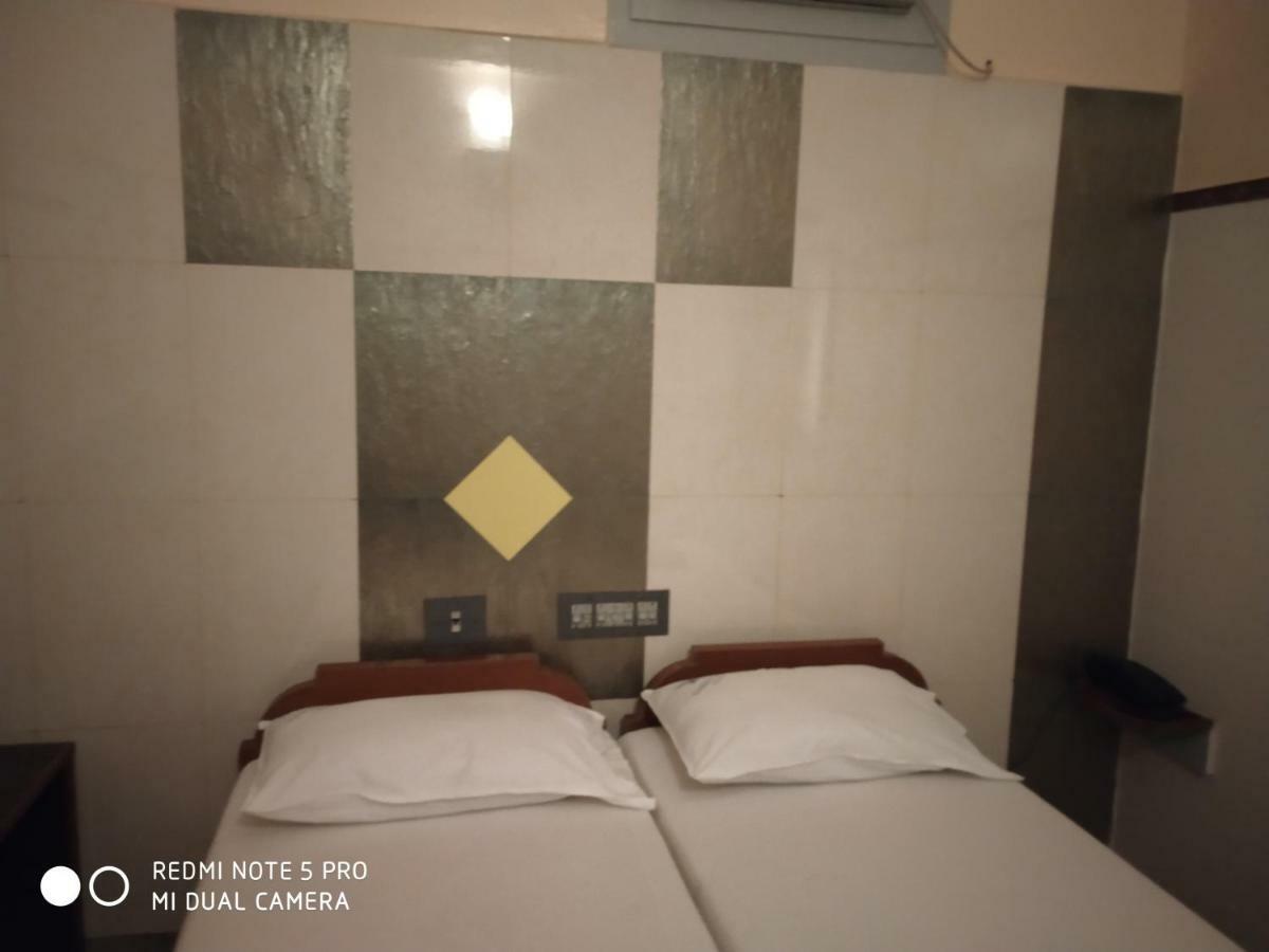 Krishna Lodge Tiruchirappalli ภายนอก รูปภาพ