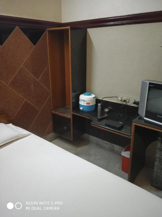Krishna Lodge Tiruchirappalli ภายนอก รูปภาพ